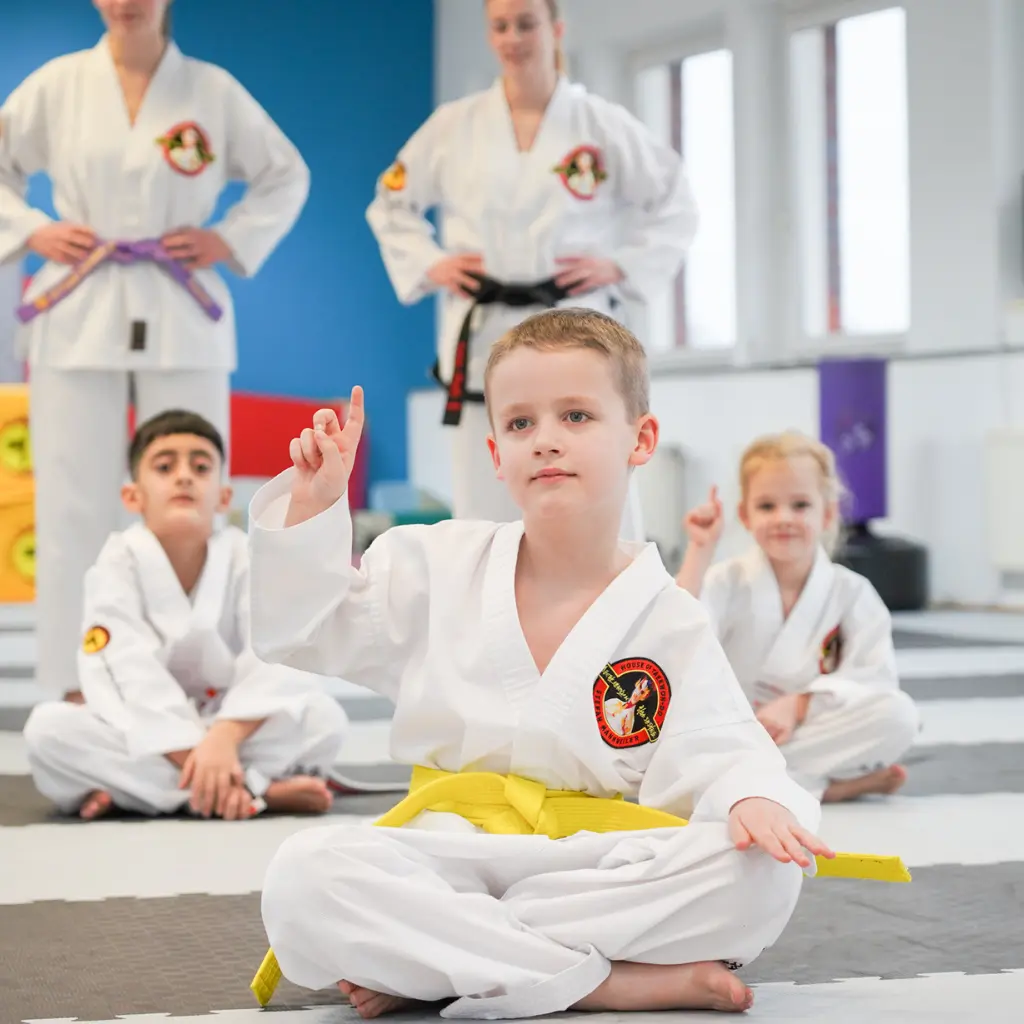 Respekt im Taekwondo – Kinder verneigen sich höflich